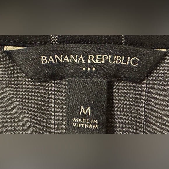 Banana Republic Sleeveless Black with White Pinstripe Blouse - Picture 11 of 12